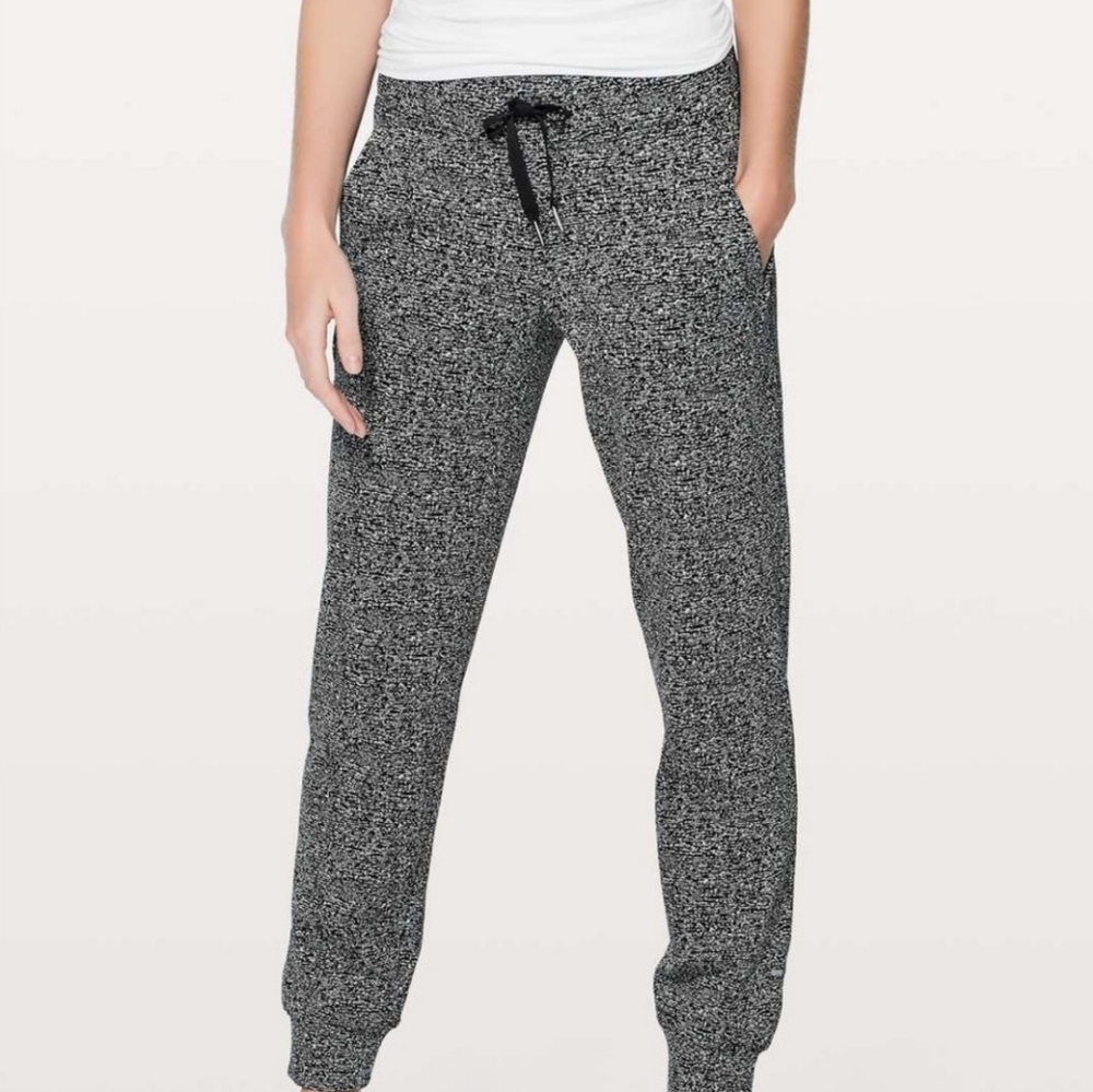 Lululemon | Black & White Patterned Jet Pant Cuffed